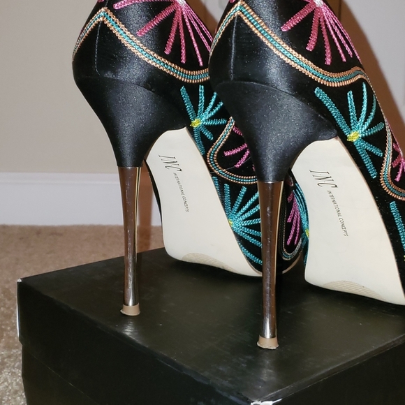 INC International Concepts Peep Toe Pumps Size 9. - Picture 2 of 4